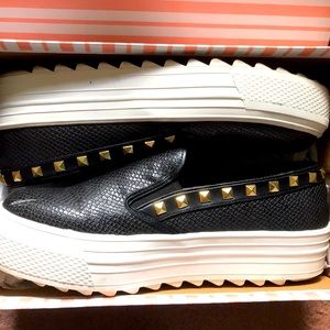 💖🖤 Studded Platform Shoes 🖤💖